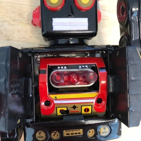 Millenium Robot 2000 Replica Japanese Battery Operated Attacking Robot - Picture 8 of 12